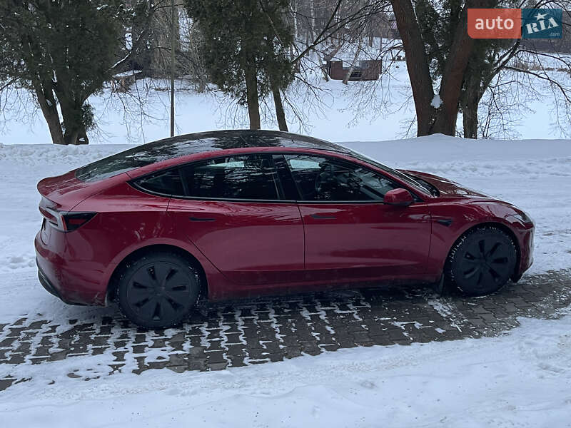 Седан Tesla Model 3 2024 в Новояворівську
