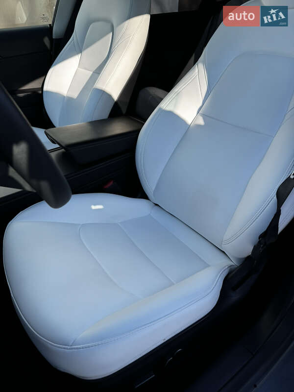 Седан Tesla Model 3 2022 в Киеве