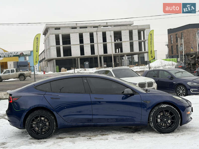 Седан Tesla Model 3 2023 в Львове