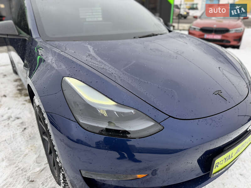 Седан Tesla Model 3 2023 в Львове