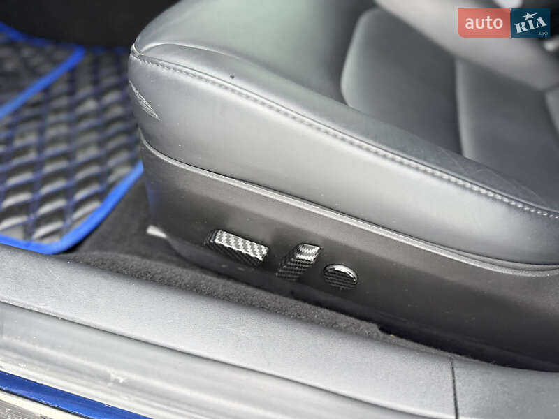 Седан Tesla Model 3 2023 в Львове