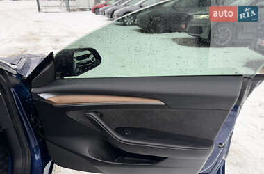Седан Tesla Model 3 2023 в Львове