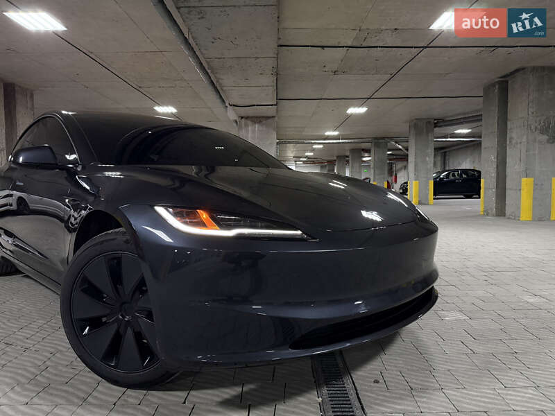 Седан Tesla Model 3 2025 в Тернополе