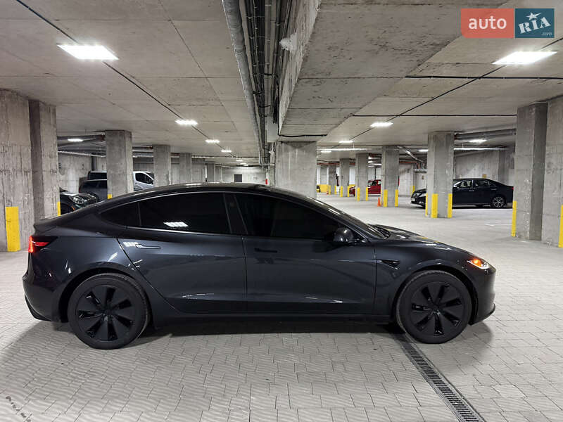Седан Tesla Model 3 2025 в Тернополе