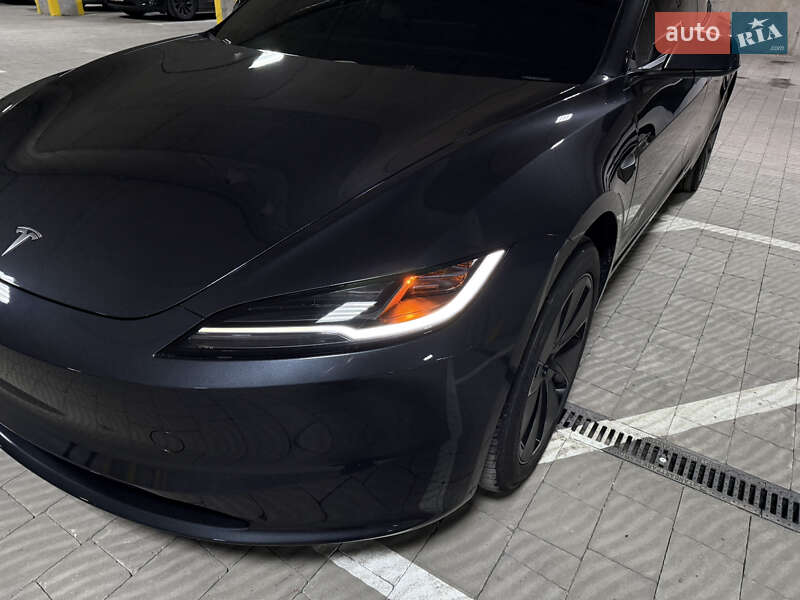 Седан Tesla Model 3 2025 в Тернополе