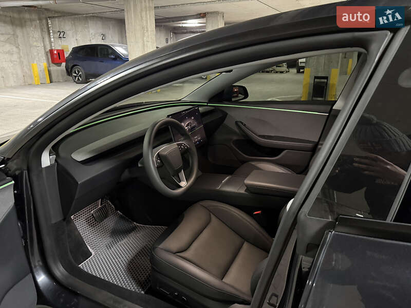 Седан Tesla Model 3 2025 в Тернополе