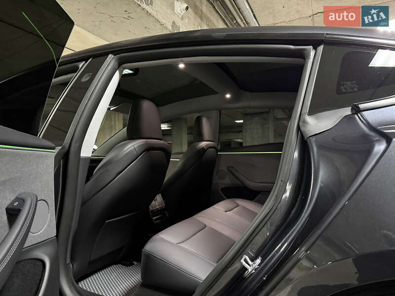 Седан Tesla Model 3 2025 в Тернополе