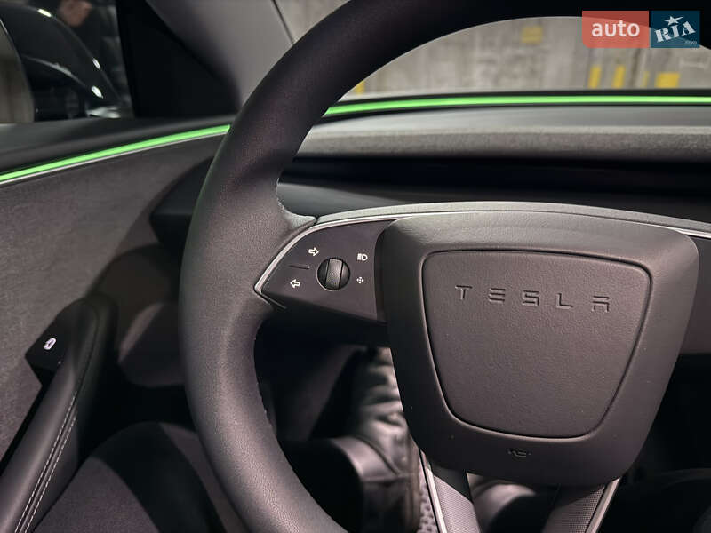 Седан Tesla Model 3 2025 в Тернополе