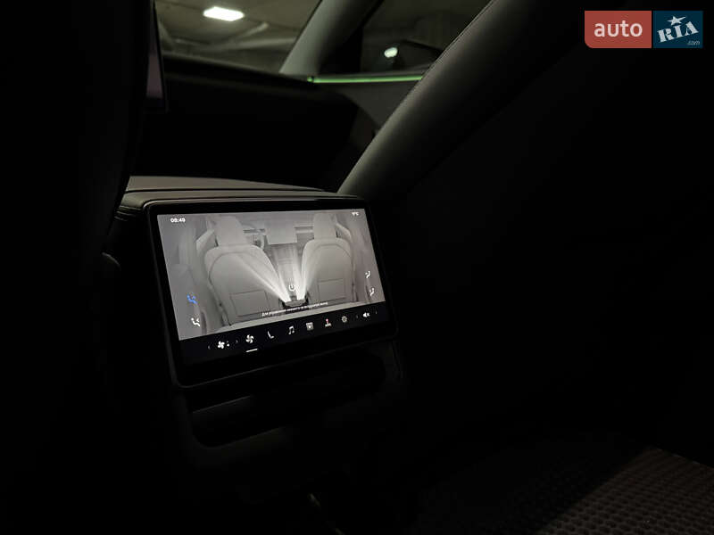 Седан Tesla Model 3 2025 в Тернополе