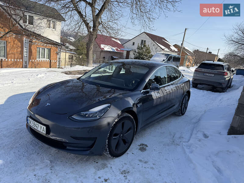 Седан Tesla Model 3 2019 в Ровно