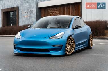 Седан Tesla Model 3 2018 в Києві