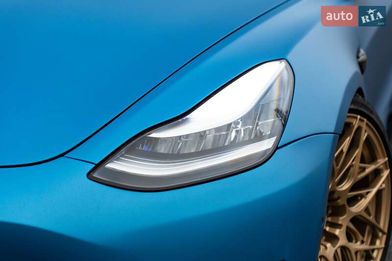 Седан Tesla Model 3 2018 в Киеве