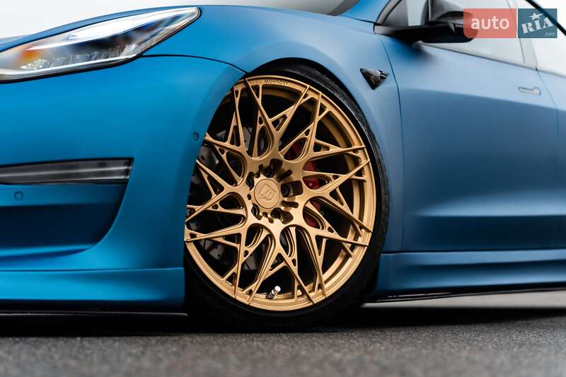 Седан Tesla Model 3 2018 в Киеве