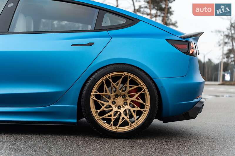 Седан Tesla Model 3 2018 в Киеве