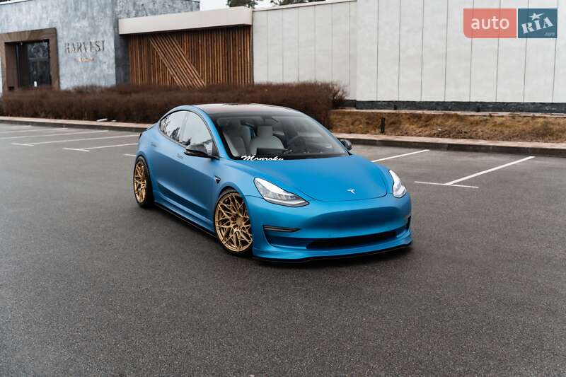 Седан Tesla Model 3 2018 в Киеве