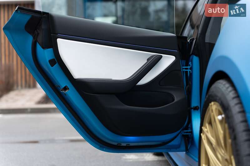 Седан Tesla Model 3 2018 в Киеве