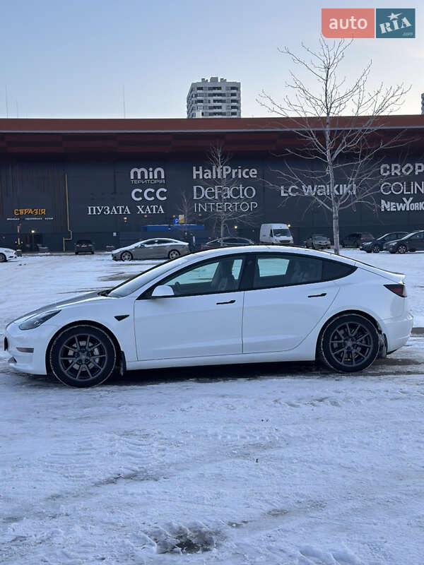 Седан Tesla Model 3 2022 в Києві