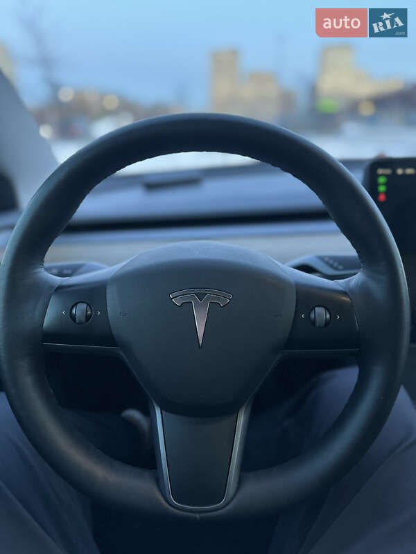 Седан Tesla Model 3 2022 в Києві