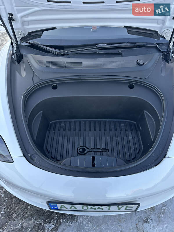 Седан Tesla Model 3 2022 в Києві