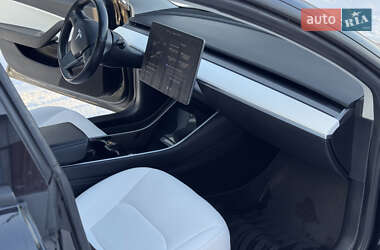 Седан Tesla Model 3 2019 в Рівному