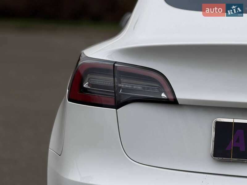 Седан Tesla Model 3 2021 в Кривом Роге