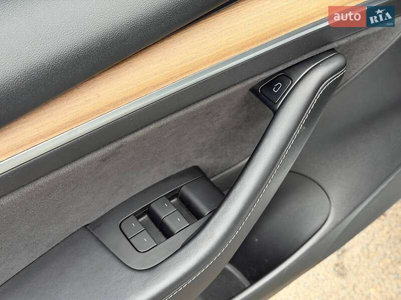 Седан Tesla Model 3 2021 в Кривом Роге