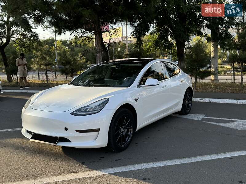 Седан Tesla Model 3 2018 в Одесі