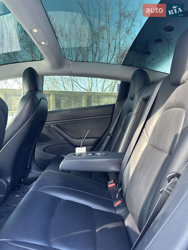 Седан Tesla Model 3 2019 в Вінниці