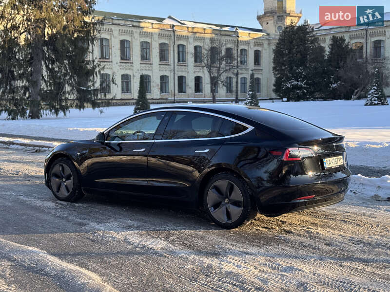 Седан Tesla Model 3 2019 в Киеве