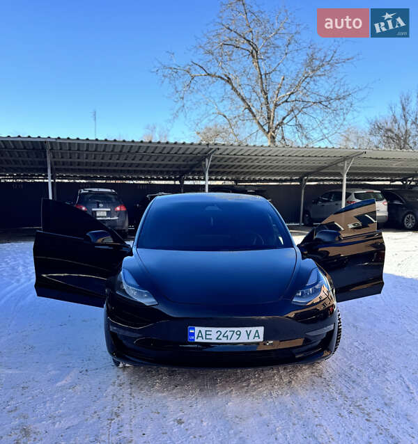 Седан Tesla Model 3 2021 в Днепре