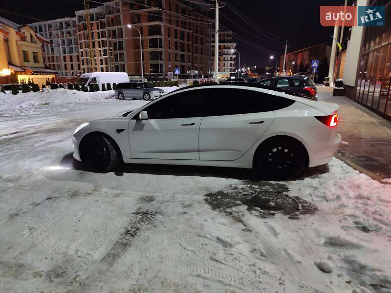 Седан Tesla Model 3 2021 в Львове