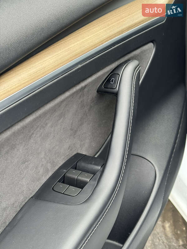 Седан Tesla Model 3 2023 в Стрию фото 24 Седан Tesla Model 3 2023 в Стрию