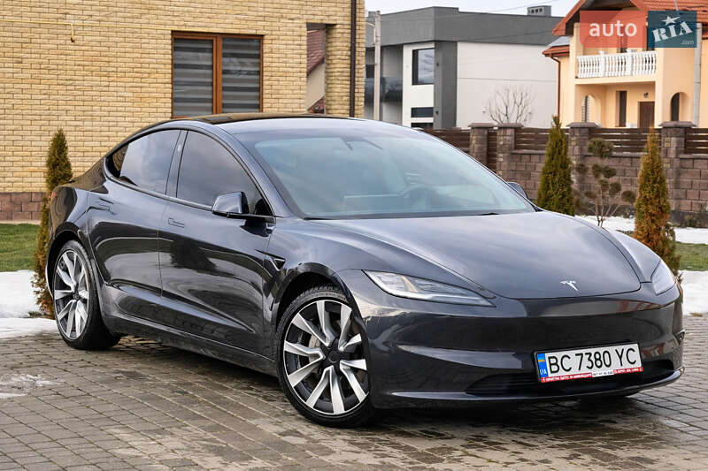 Седан Tesla Model 3 2024 в Стрые