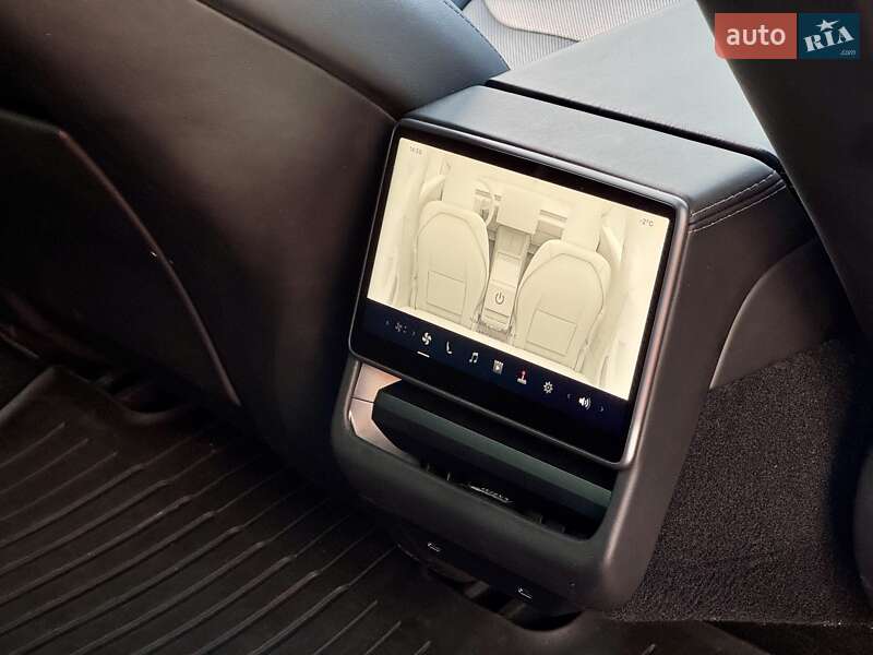 Седан Tesla Model 3 2024 в Стрые