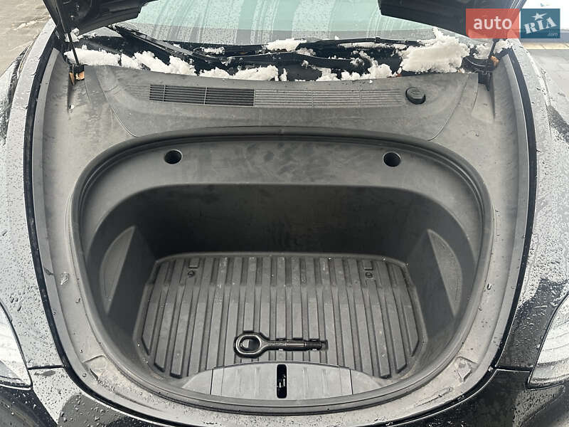 Седан Tesla Model 3 2022 в Львові