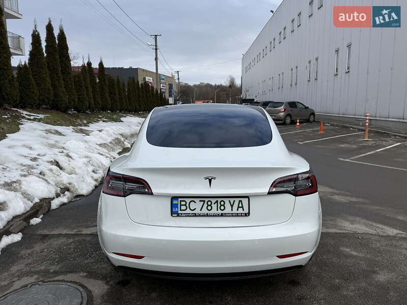 Седан Tesla Model 3 2021 в Львове