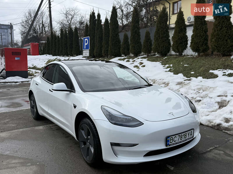 Седан Tesla Model 3 2021 в Львове