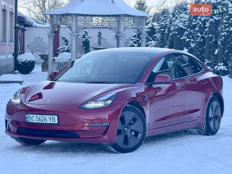 Седан Tesla Model 3 2023 в Стрию