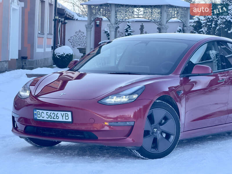 Седан Tesla Model 3 2023 в Стрию