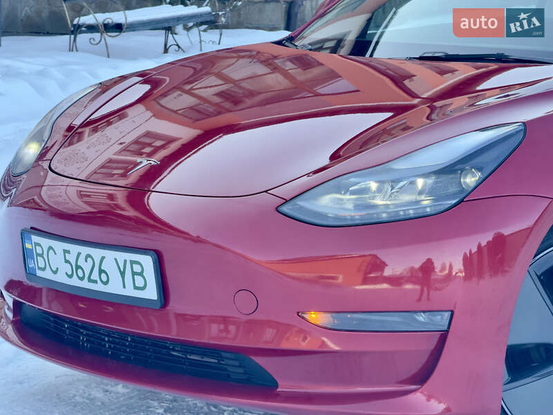 Седан Tesla Model 3 2023 в Стрию