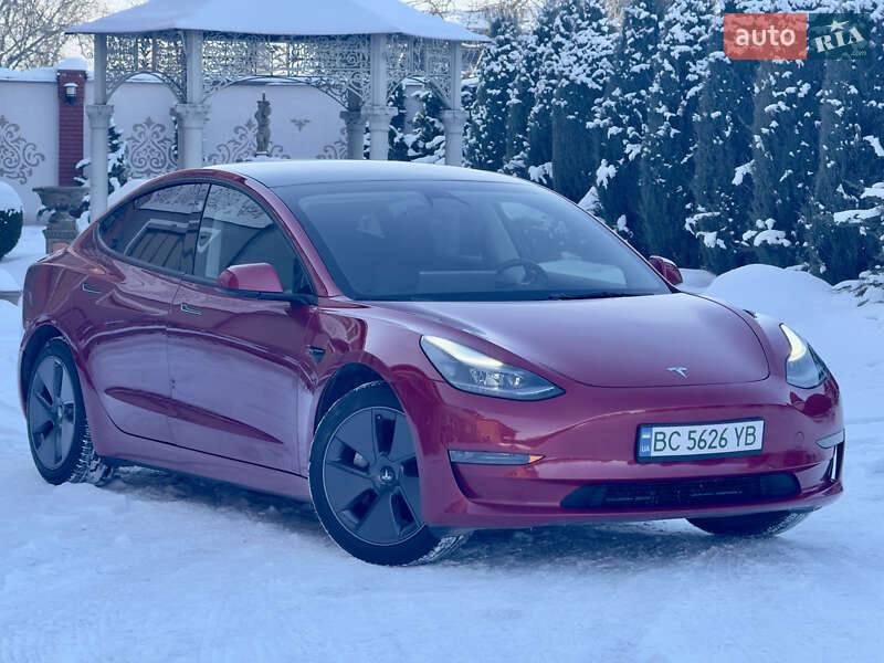 Седан Tesla Model 3 2023 в Стрию