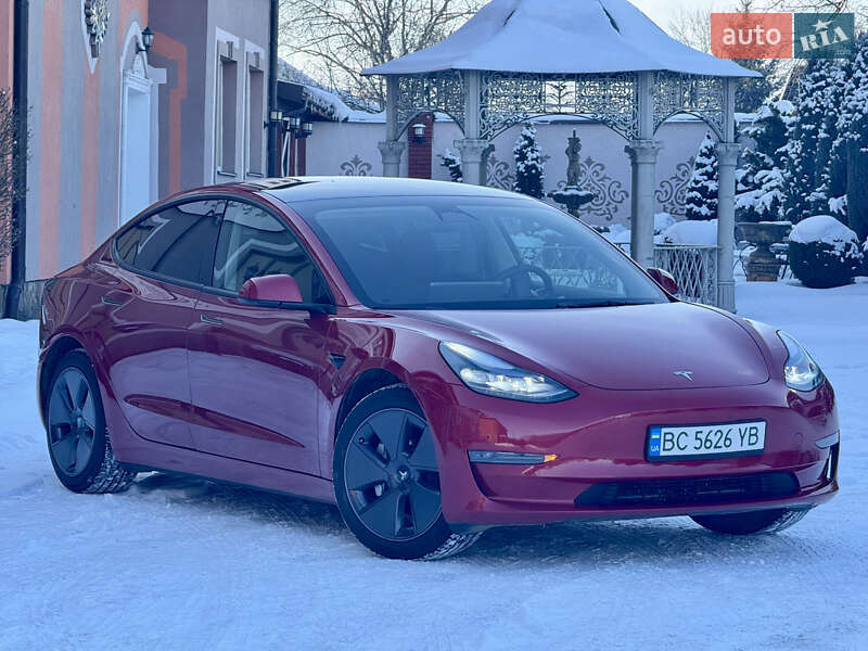 Седан Tesla Model 3 2023 в Стрию