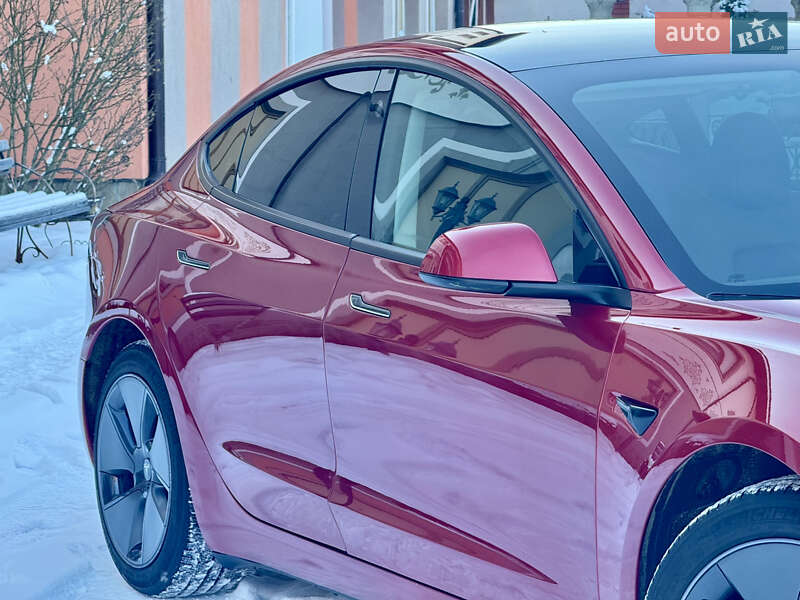 Седан Tesla Model 3 2023 в Стрию
