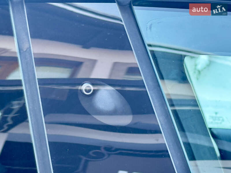 Седан Tesla Model 3 2023 в Стрию