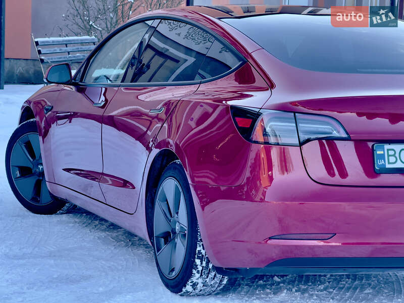 Седан Tesla Model 3 2023 в Стрию