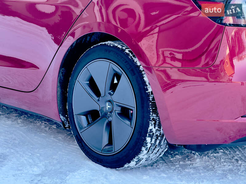 Седан Tesla Model 3 2023 в Стрию