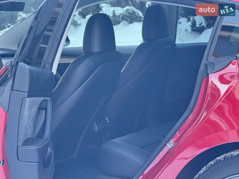 Седан Tesla Model 3 2023 в Стрию