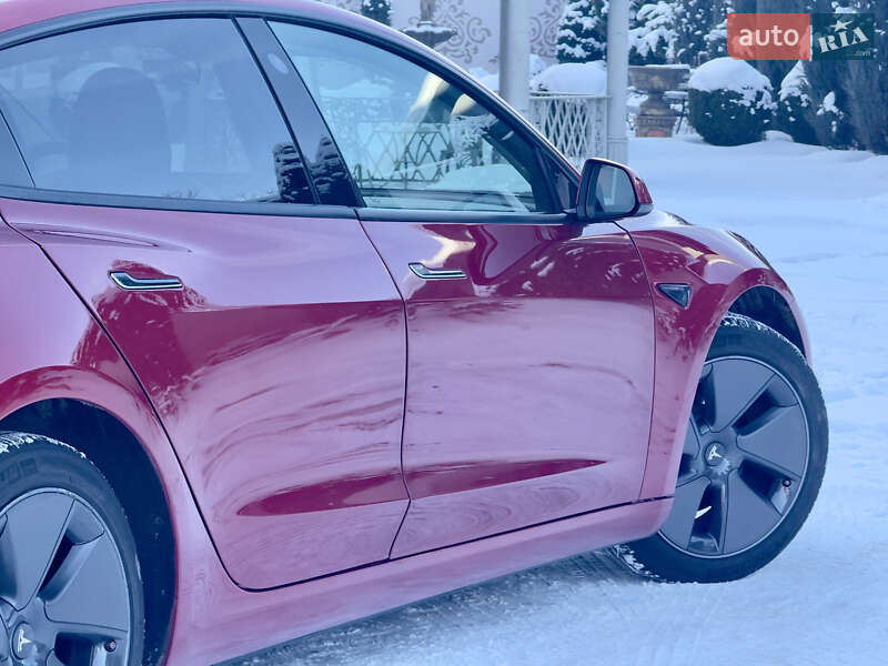 Седан Tesla Model 3 2023 в Стрию