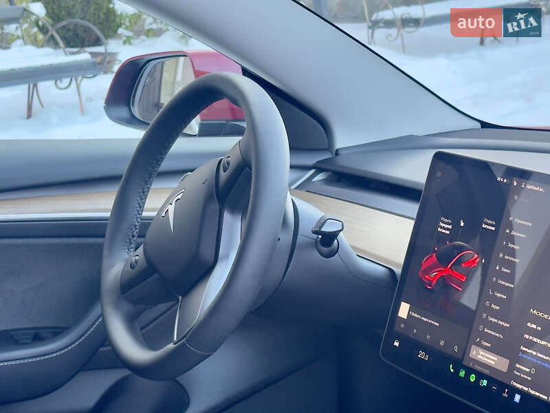 Седан Tesla Model 3 2023 в Стрию