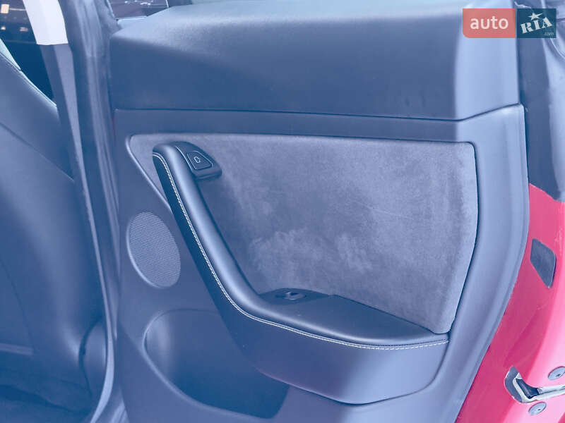 Седан Tesla Model 3 2023 в Стрию